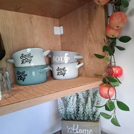 Larenta стилни с 2 спални и гледка море в влас