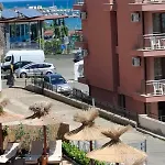 Апартаменты Larenta стилни с 2 спални и гледка море в влас *