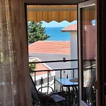 Апартаменты Larenta стилни с 2 спални и гледка море в влас *