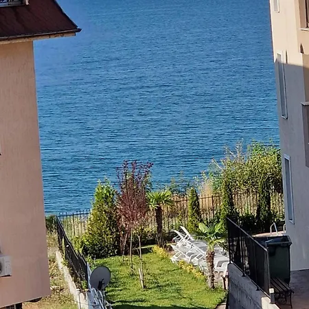 Apartment Larenta стилни с 2 спални и гледка море в влас *