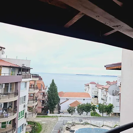 Apartment Larenta стилни с 2 спални и гледка море в влас *