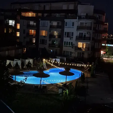 Larenta стилни с 2 спални и гледка море в влас *