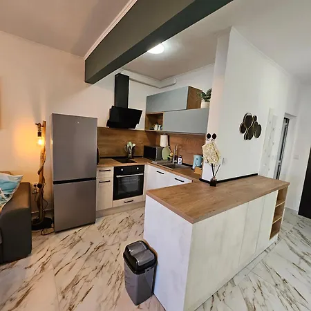 Larenta стилни с 2 спални и гледка море в влас