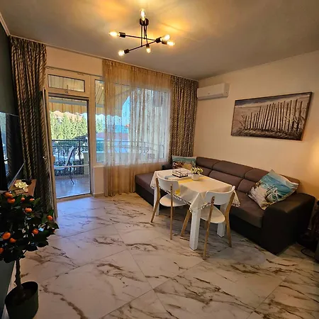 Larenta стилни с 2 спални и гледка море в влас Apartment *