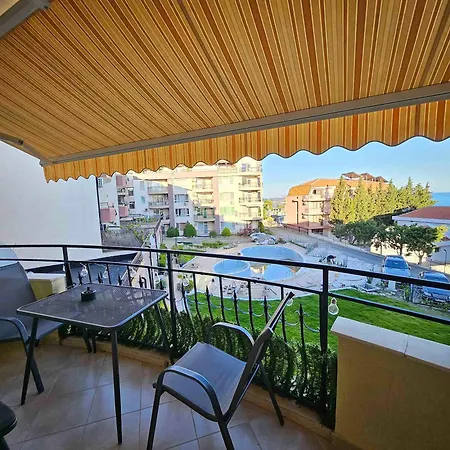 Apartment Larenta стилни с 2 спални и гледка море в влас