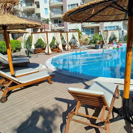 Apartment Larenta стилни с 2 спални и гледка море в влас