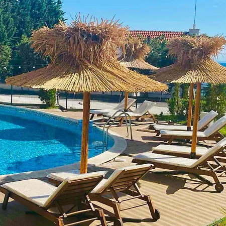 Larenta стилни с 2 спални и гледка море в влас