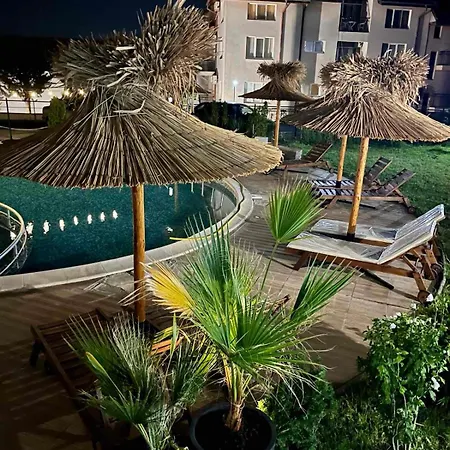 Larenta стилни с 2 спални и гледка море в влас Apartment *