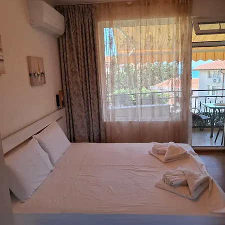 Larenta стилни с 2 спални и гледка море в влас Apartment