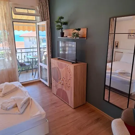 Apartamento Larenta стилни с 2 спални и гледка море в влас Sveti Vlas