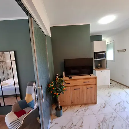 Larenta стилни с 2 спални и гледка море в влас Apartment