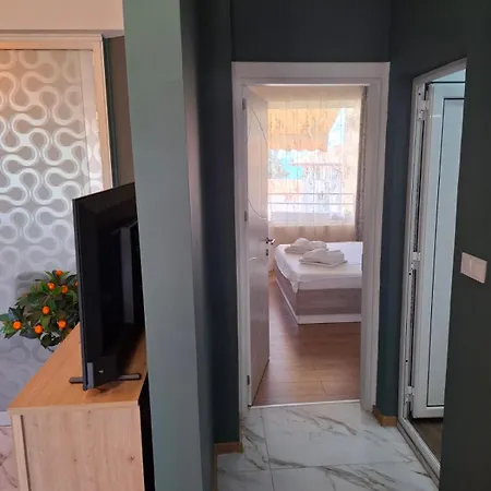 Larenta стилни с 2 спални и гледка море в влас *