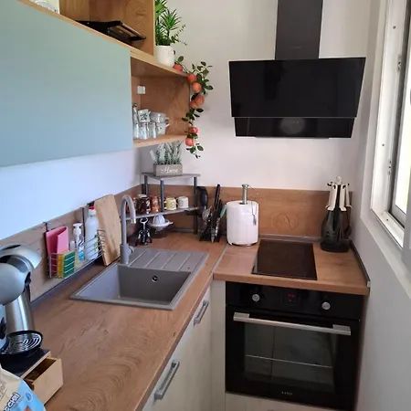 Apartment Larenta стилни с 2 спални и гледка море в влас