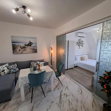 Apartment Larenta стилни с 2 спални и гледка море в влас *