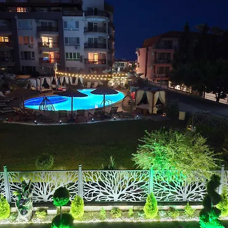 Apartment Larenta стилни с 2 спални и гледка море в влас *