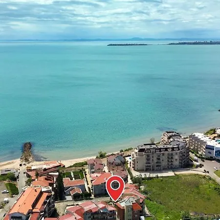 아파트 Larenta стилни с 2 спални и гледка море в влас *