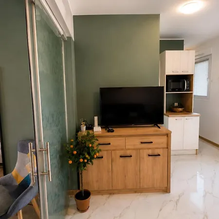 Larenta стилни с 2 спални и гледка море в влас