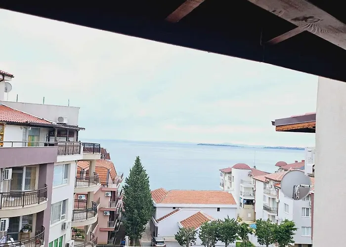 Apartment Larenta стилни с 2 спални и гледка море в влас *