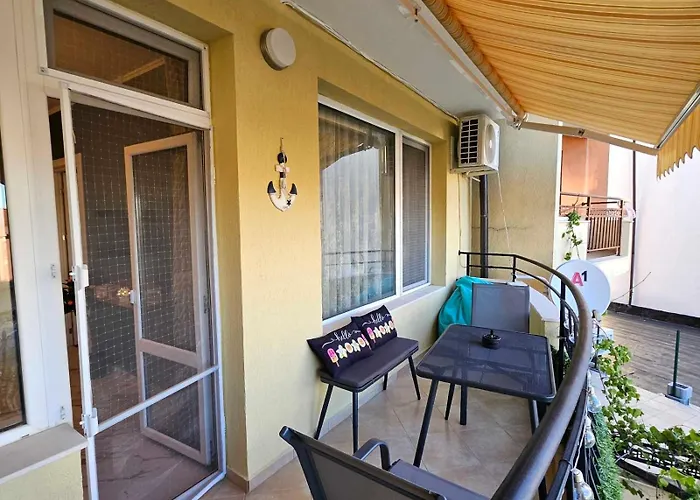 Apartment Larenta стилни с 2 спални и гледка море в влас