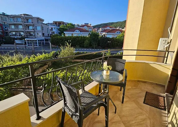 Larenta стилни с 2 спални и гледка море в влас Apartment *