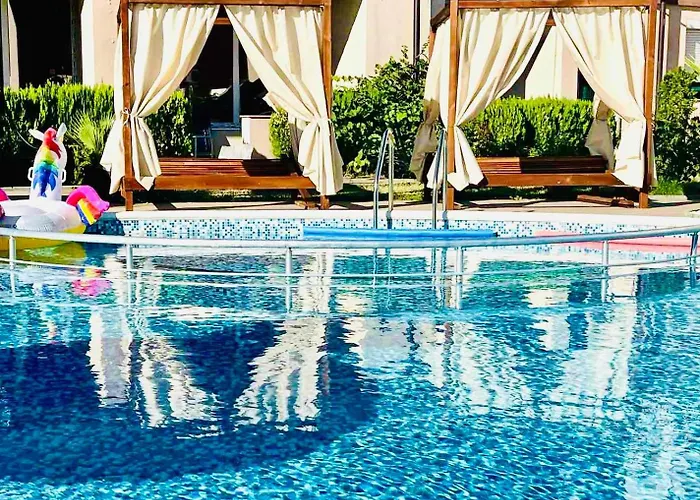 Apartment Larenta стилни с 2 спални и гледка море в влас *