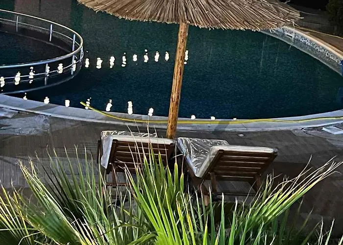 Larenta стилни с 2 спални и гледка море в влас *