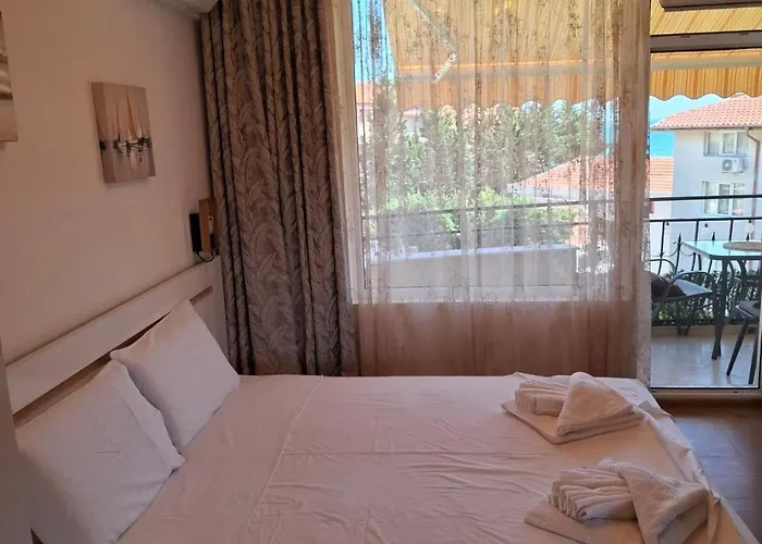 Larenta стилни с 2 спални и гледка море в влас Apartment