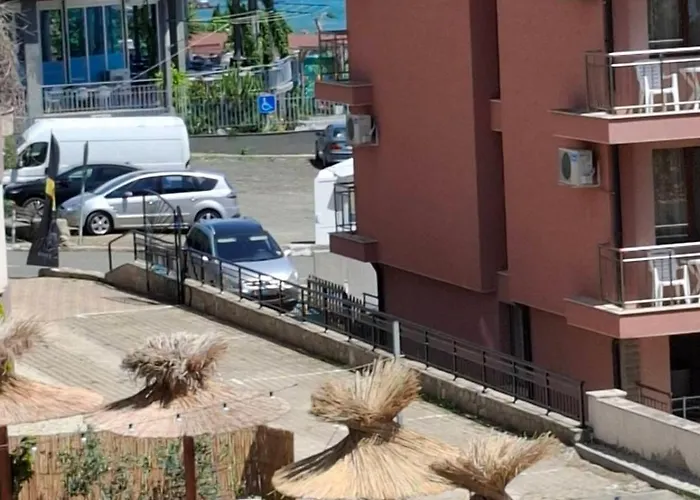 Apartment Larenta стилни с 2 спални и гледка море в влас *