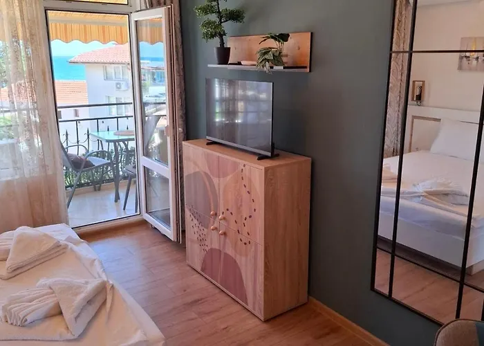 Apartment Larenta стилни с 2 спални и гледка море в влас Sveti Vlas