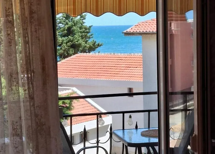 Apartment Larenta стилни с 2 спални и гледка море в влас *