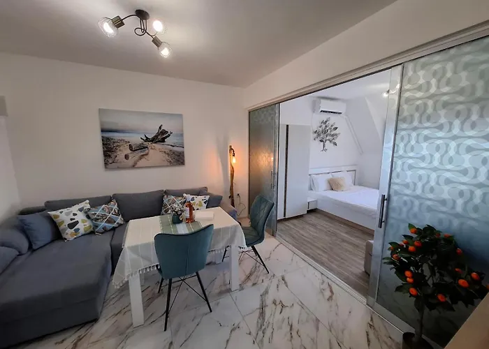 Apartment Larenta стилни с 2 спални и гледка море в влас *