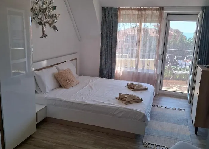 Larenta стилни с 2 спални и гледка море в влас * Sveti Vlas