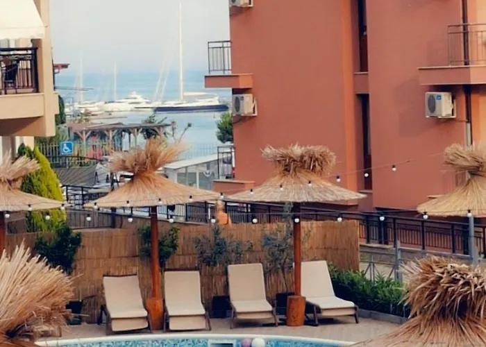 Apartment Larenta стилни с 2 спални и гледка море в влас *